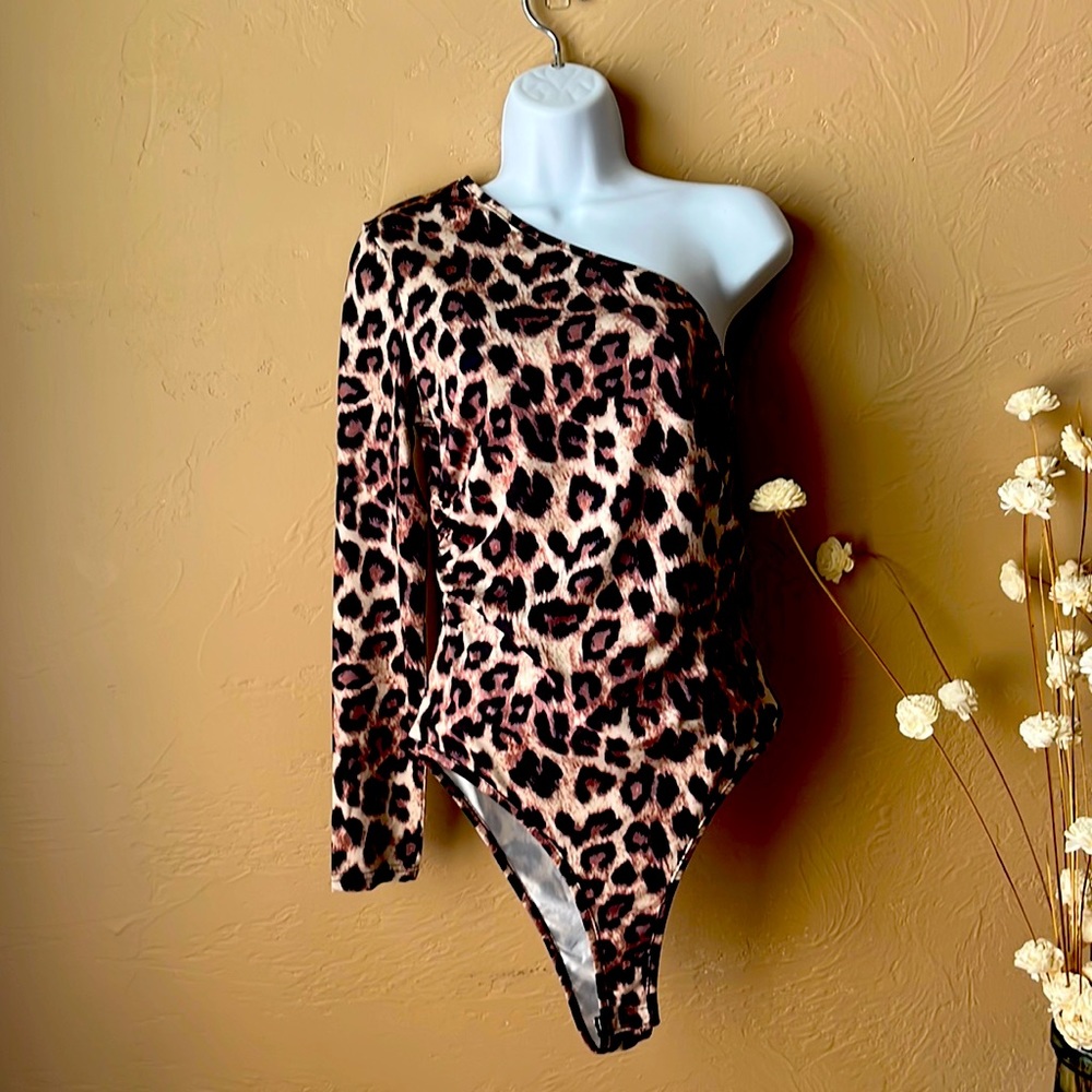 Cheetah print one sleeve bodysuit <3